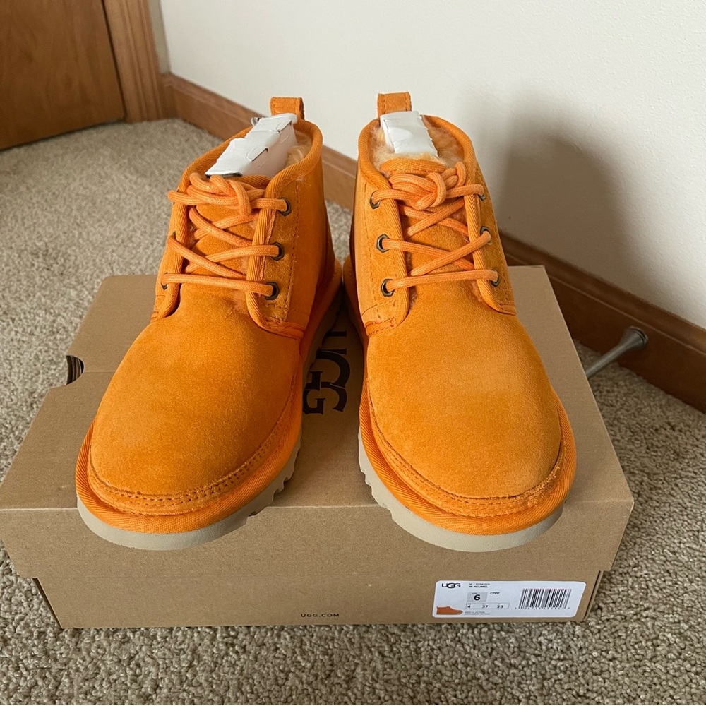 NWT UGG Neumel lace up boots orange size 6